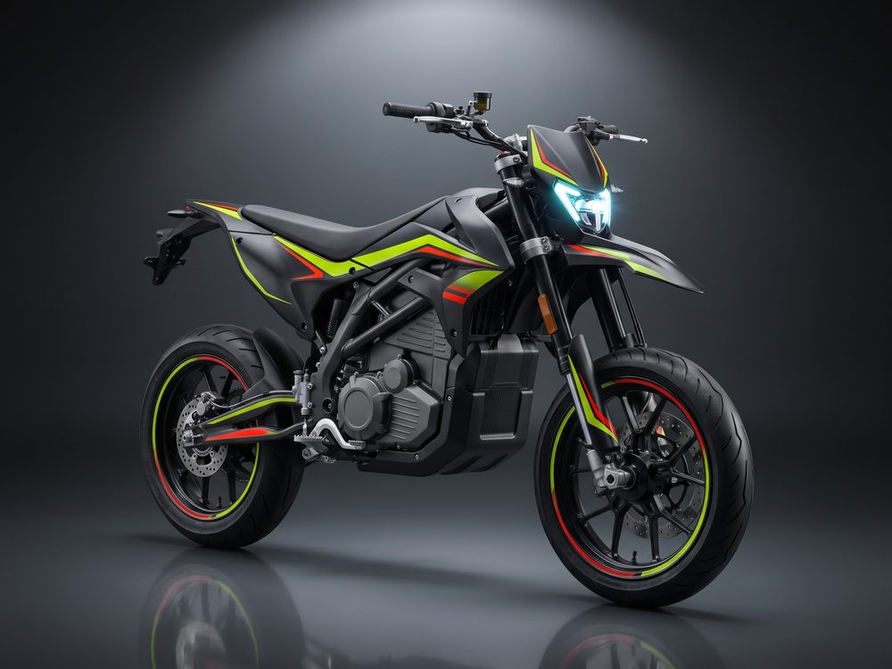 VOLTERA APEX, sportowy elektryczny supermoto, ujęcie 3/4